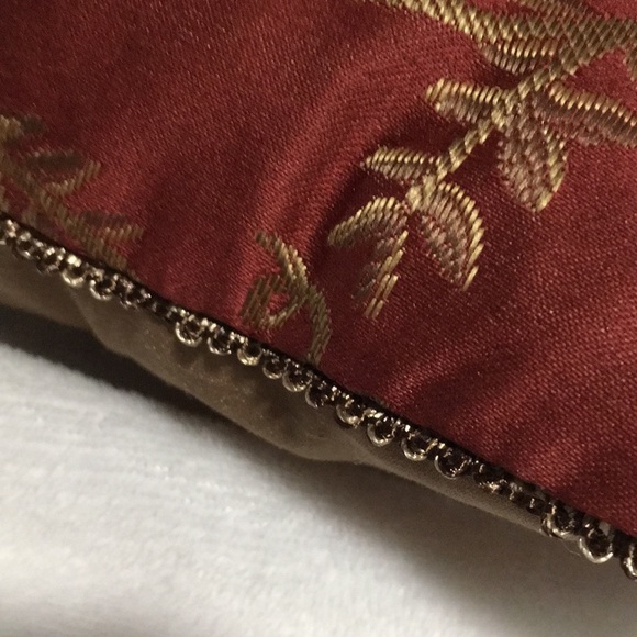 Set of two decorative throw bed couch pillows. Checked striped floral satin look - Picture 6 of 9